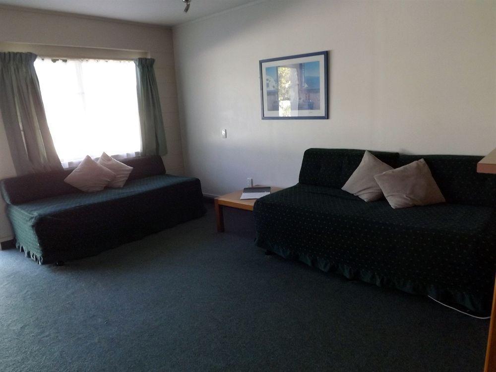 Karaka Tree Motel Taupo Bagian luar foto