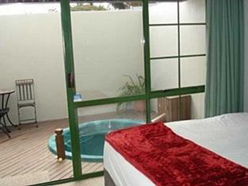 Karaka Tree Motel Taupo Bagian luar foto