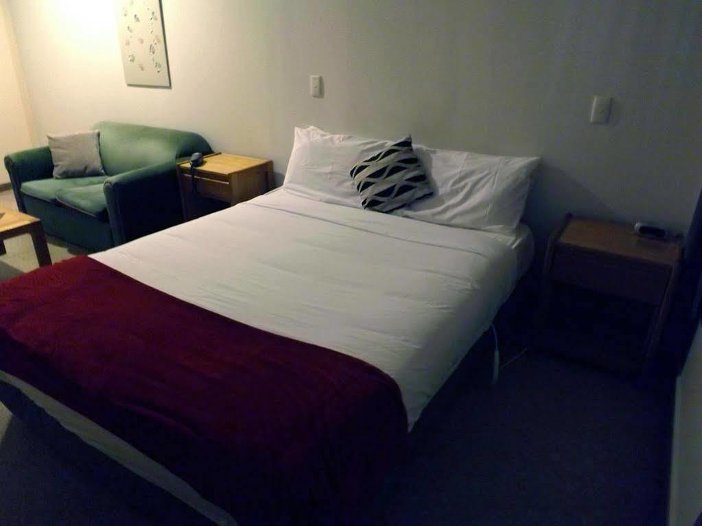 Karaka Tree Motel Taupo Bagian luar foto