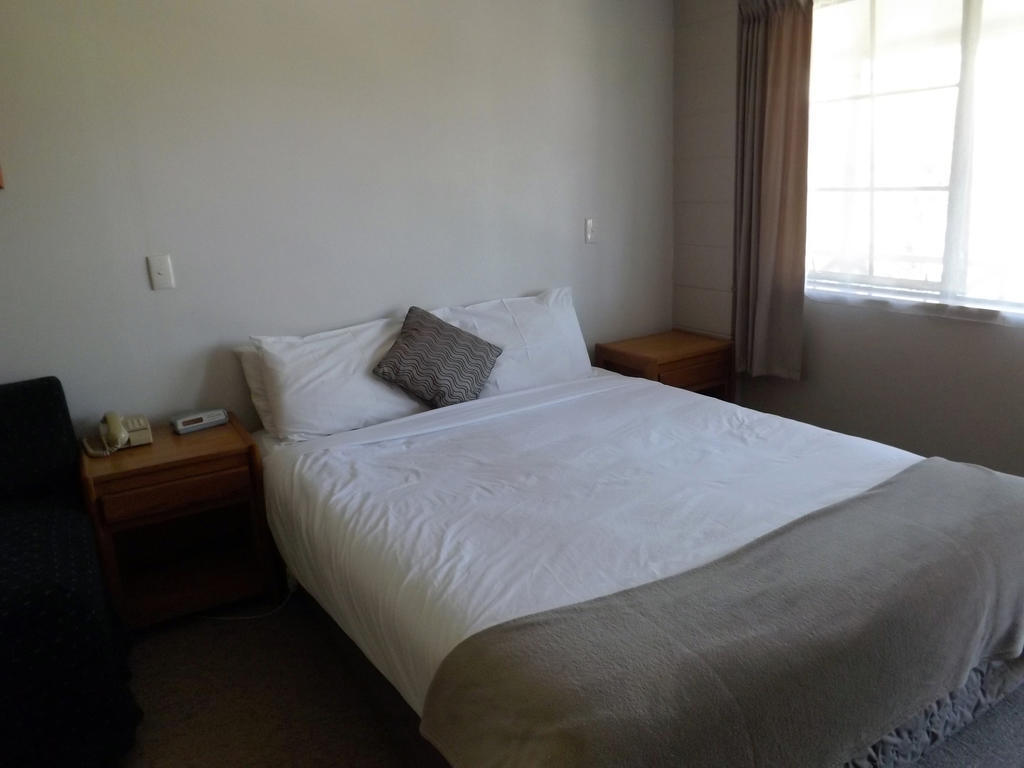 Karaka Tree Motel Taupo Bagian luar foto