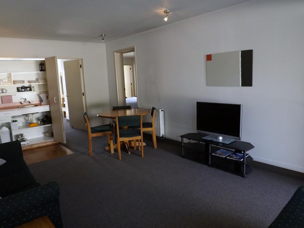 Karaka Tree Motel Taupo Bagian luar foto